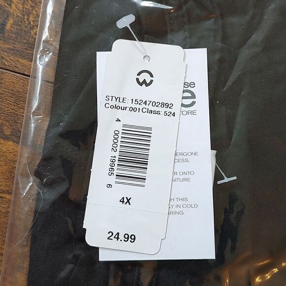 New Size 4X Women's Black Yeti To Party Scoop Neck Short Sleeve Holiday Tee - Picture 8 of 8